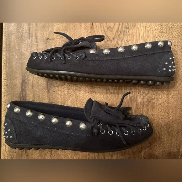 GUC Women’s Minnetonka X Rebecca Minkoff Moccasins Color Navy Size 6. - Picture 5 of 7